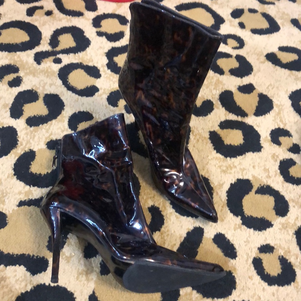 NWOB Steward Weitzman booties